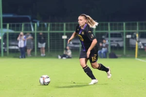 Lara Schenk football player at Harvard