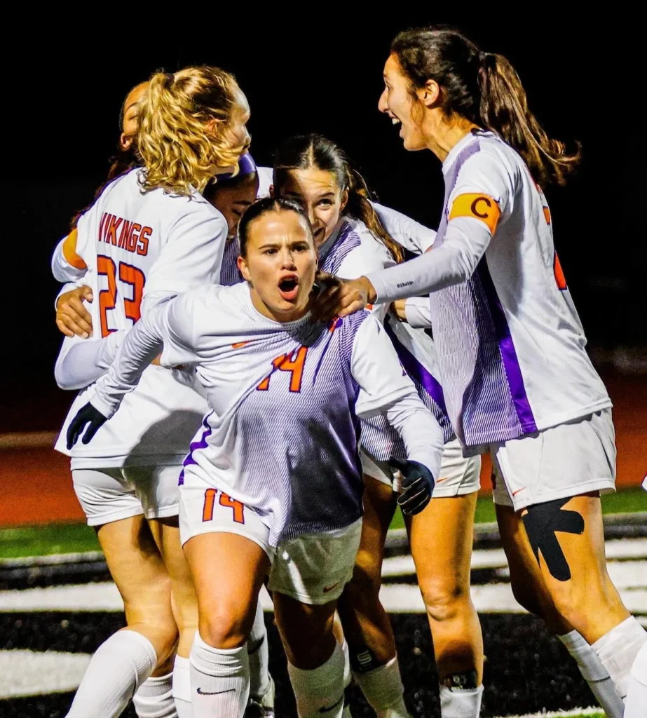 Carla Carmona celebrates a goal with her teammates.