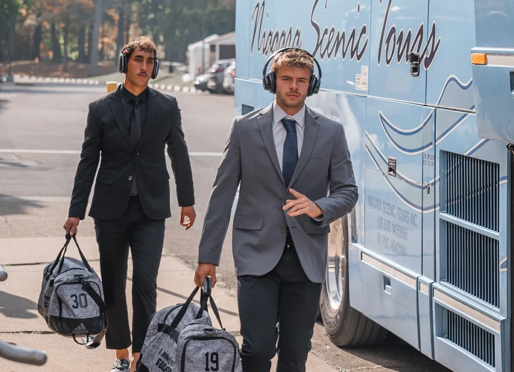 Daniel Helle arriving to a game