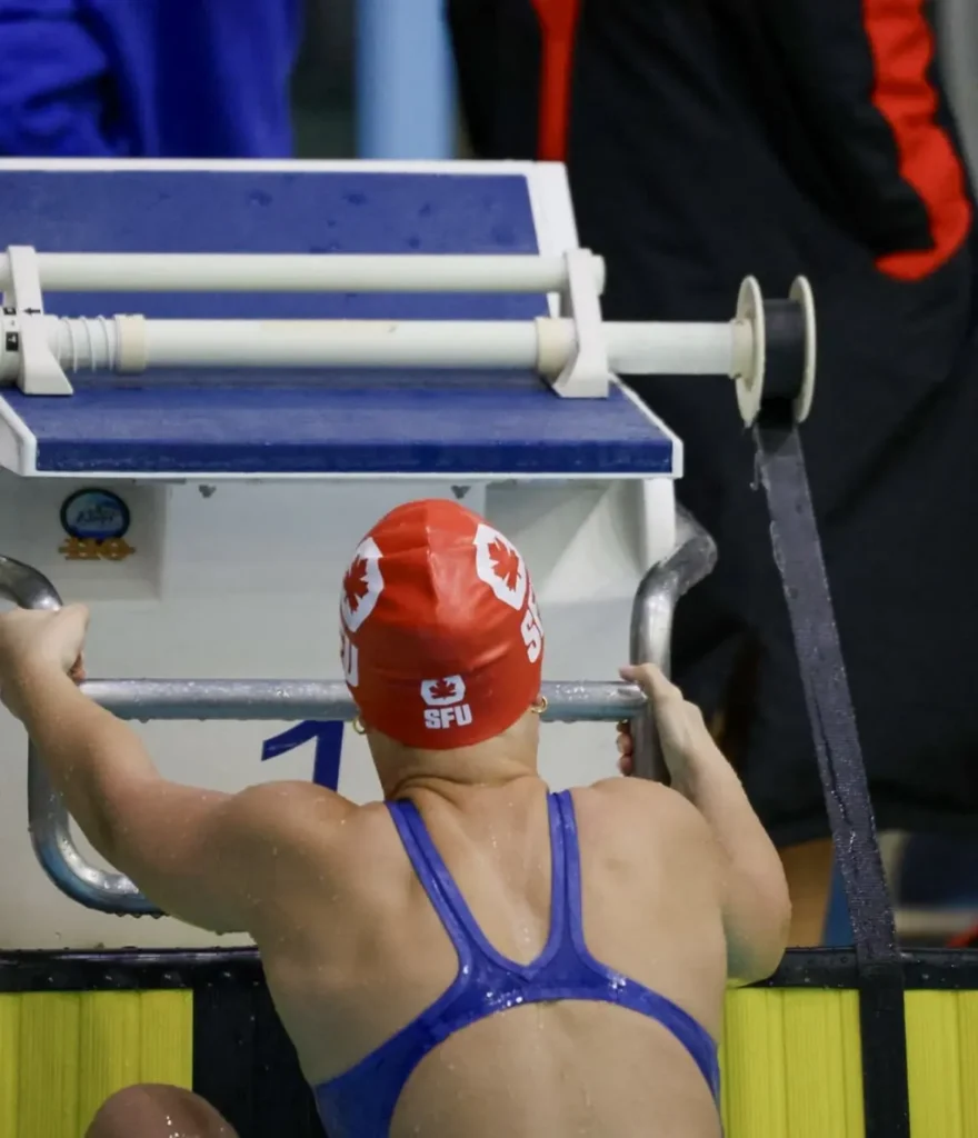 Ella Magnussen swimmer